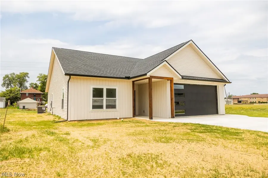 589 S 12th Street, Coshocton, OH 43812 - #2