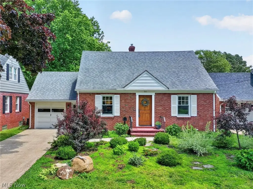 880 Sandusky Street, Conneaut, OH 44030 - #1