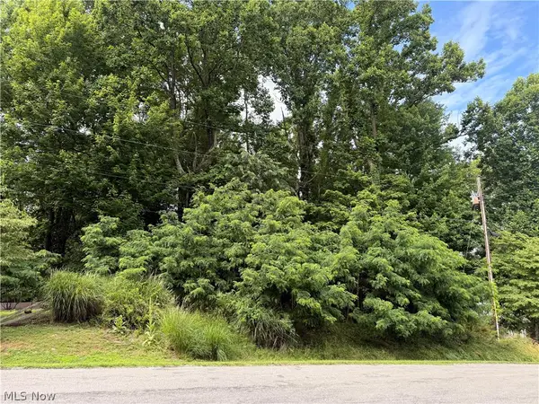 23 Latonka Trail, Malvern, OH 44644