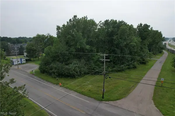 N East River Road, Lake Milton, OH 44429