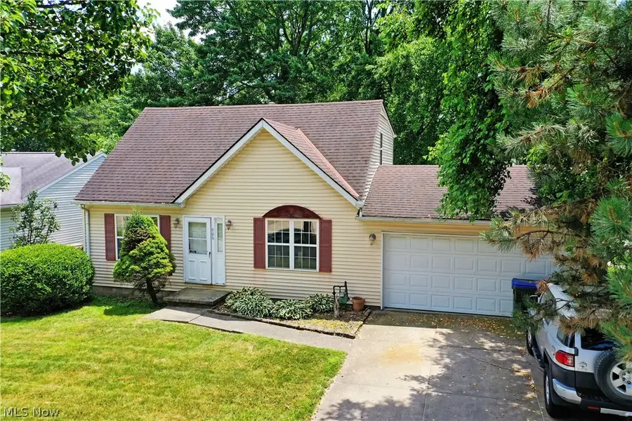 906 Elizabeth Court, Cuyahoga Falls, OH 44221 - #2
