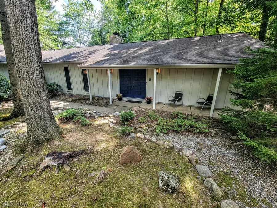 11604 Park Moss Avenue, Strongsville, OH 44136 - #3
