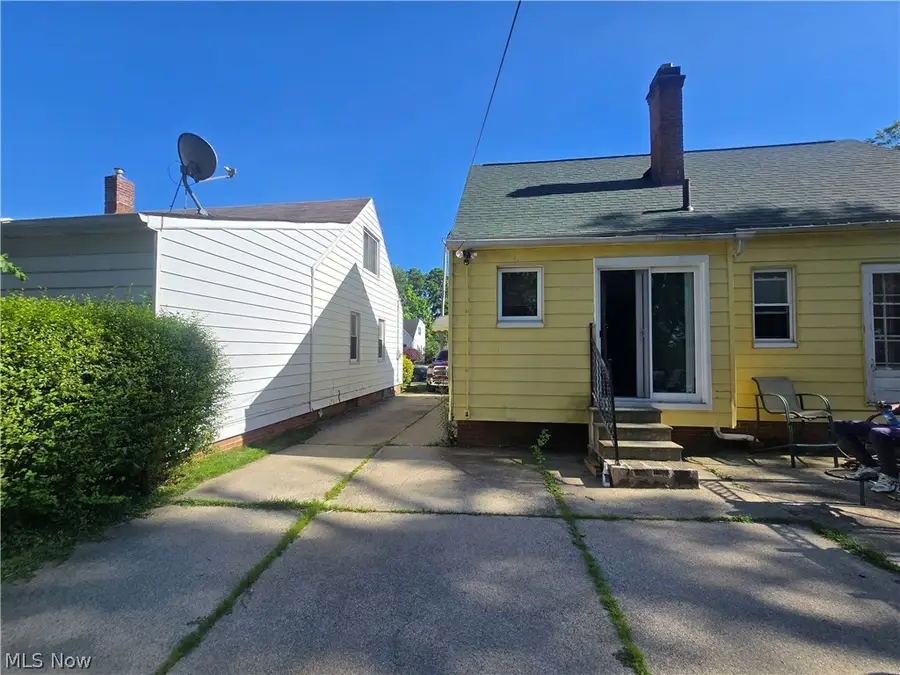 19403 Ridgewood Avenue, Warrensville Heights, OH 44122 - #2