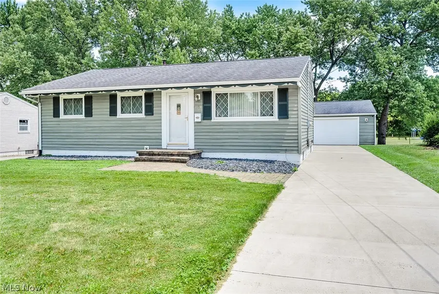 751 Dresden Drive, Hubbard, OH 44425 - #2