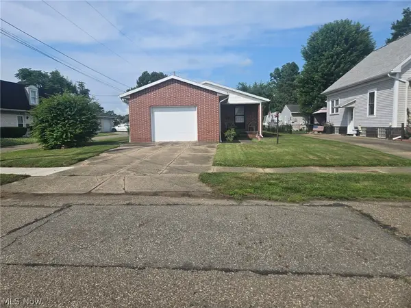 1022 Logan Nw Avenue, New Philadelphia, OH 44663
