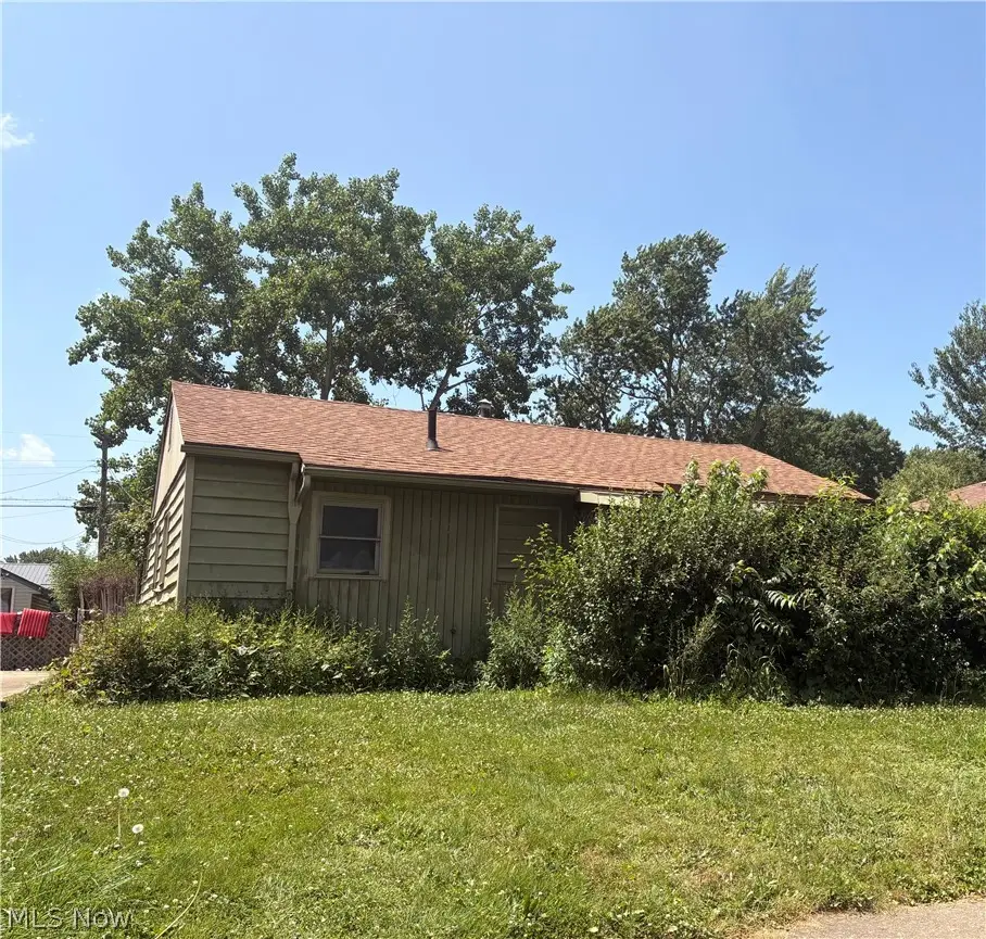 2017 Willowrow Ne Avenue, Canton, OH 44705 - #1