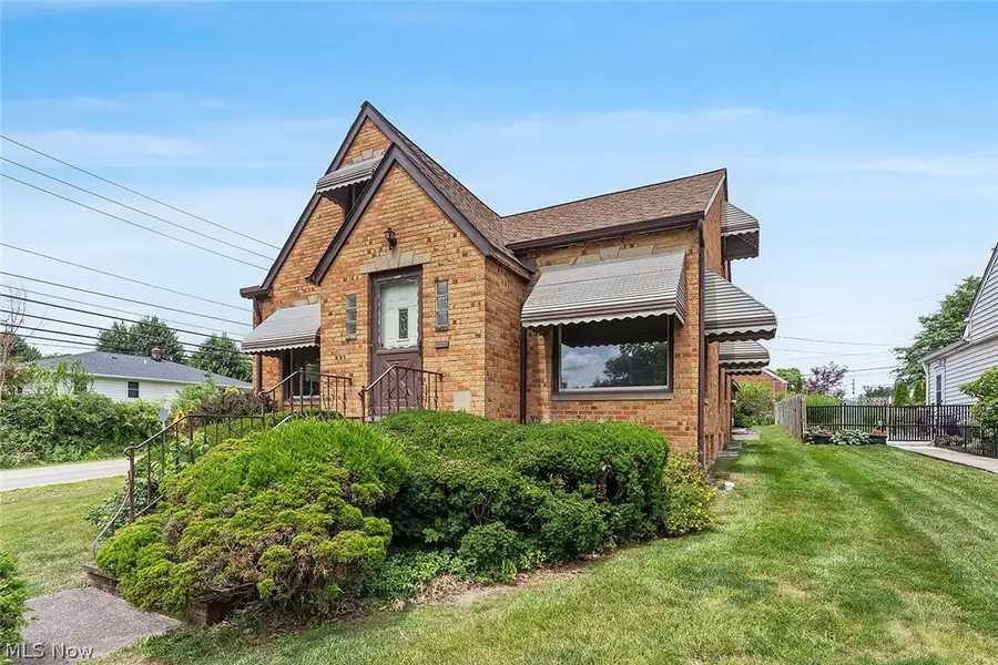 7506 Briarcliff Parkway, Middleburg Heights, OH 44130 - #3