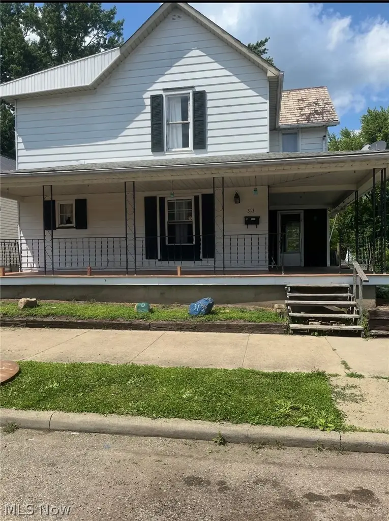 313 W 3rd Street, Uhrichsville, OH 44683 - #1
