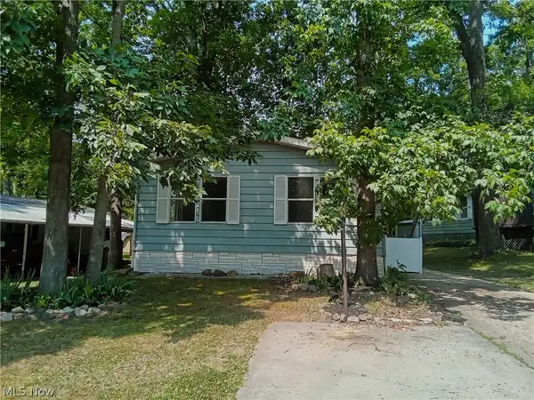 6 Cardinal Dr, Hiram, OH 44234