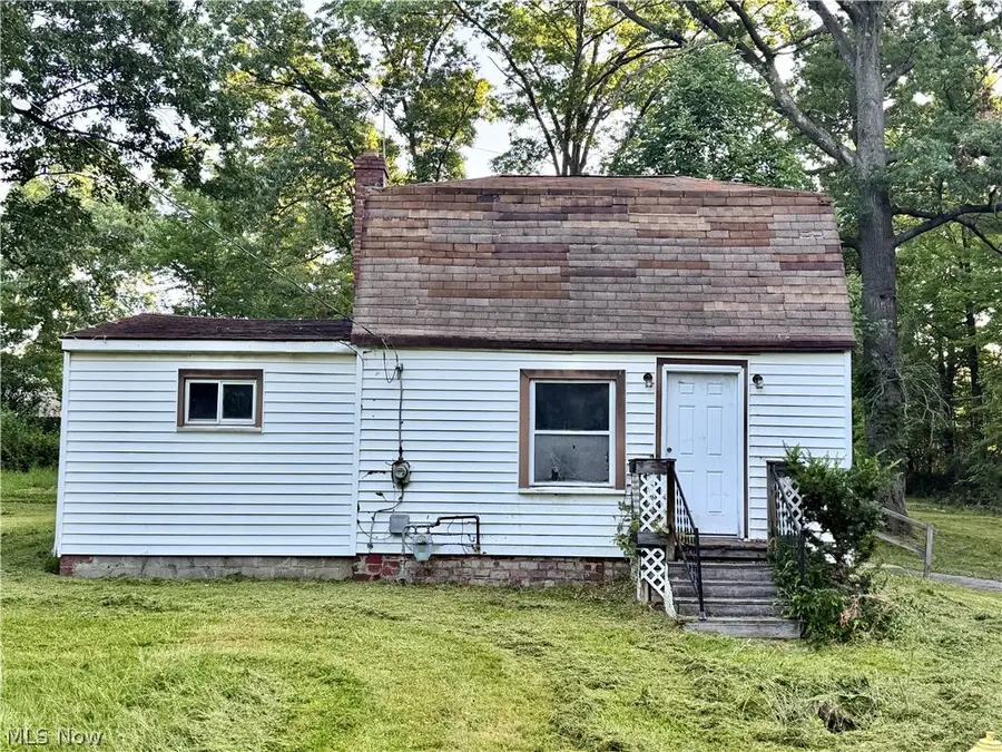 3275 Crestview Avenue, Warren, OH 44483 - #2