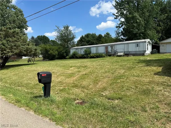 10056 Lawndell Sw Road, Navarre, OH 44662