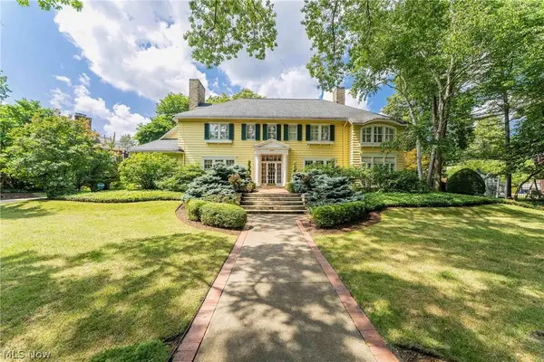 2469 Kenilworth Road, Cleveland Heights, OH 44106