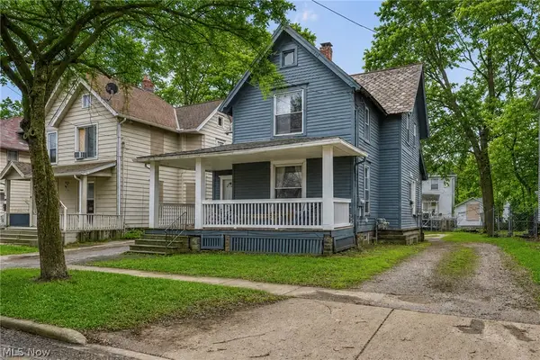 228 Gates, Elyria, OH 44035