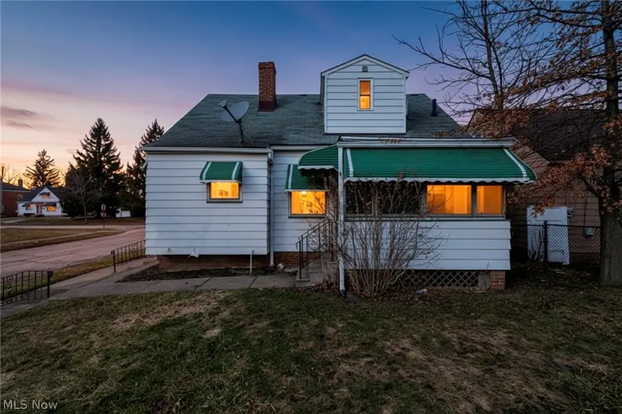 21202 Gardenview Drive, Maple Heights, OH 44137 - #2