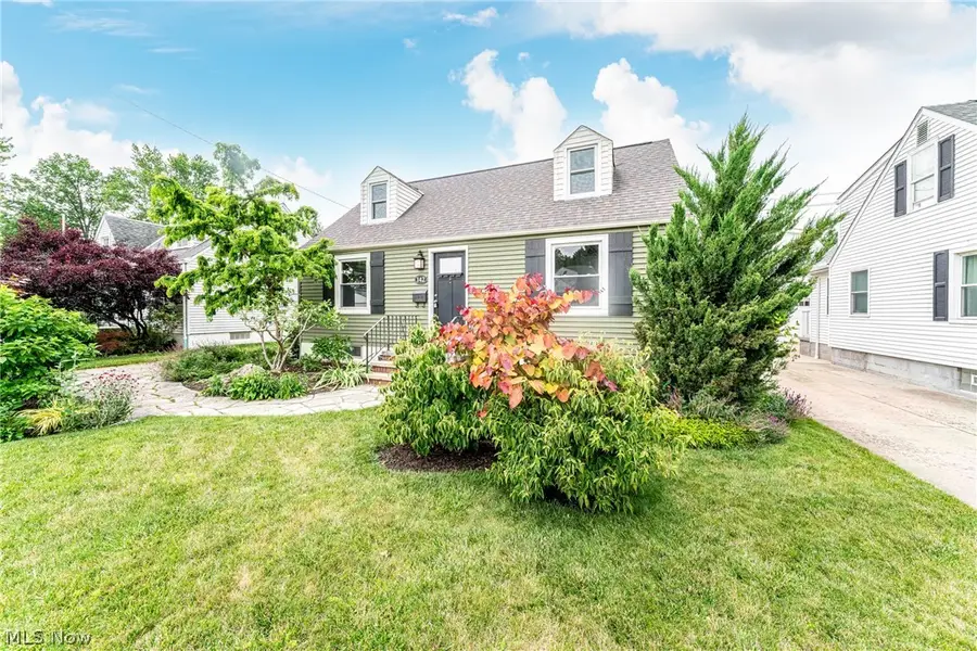 142 Woodstock Drive, Avon Lake, OH 44012 - #2