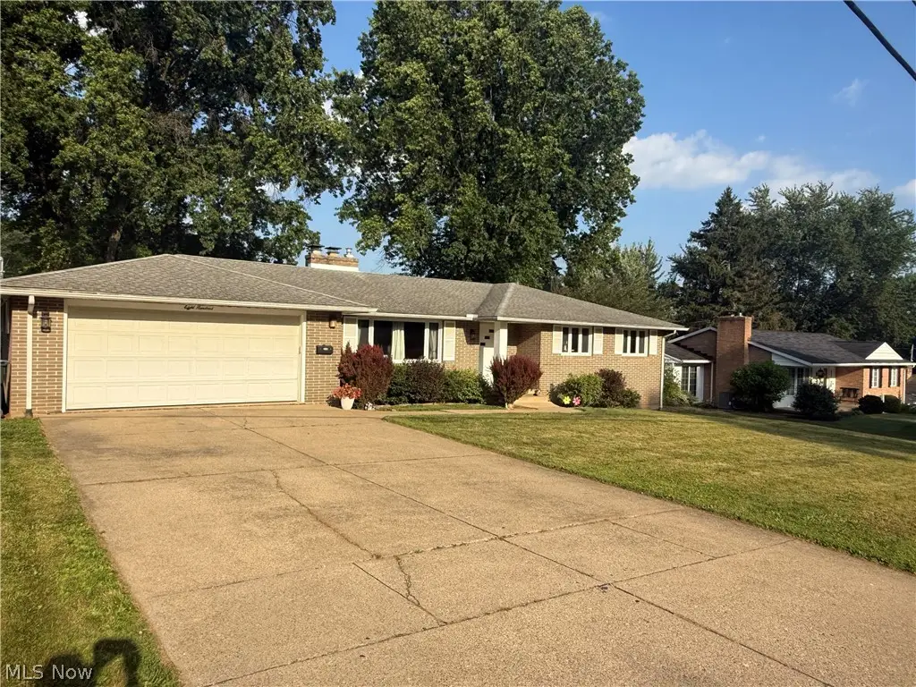 800 Woodview Ne Drive, Massillon, OH 44646 - #1