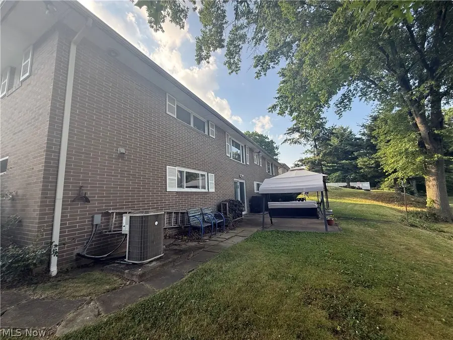 800 Woodview Ne Drive, Massillon, OH 44646 - #2
