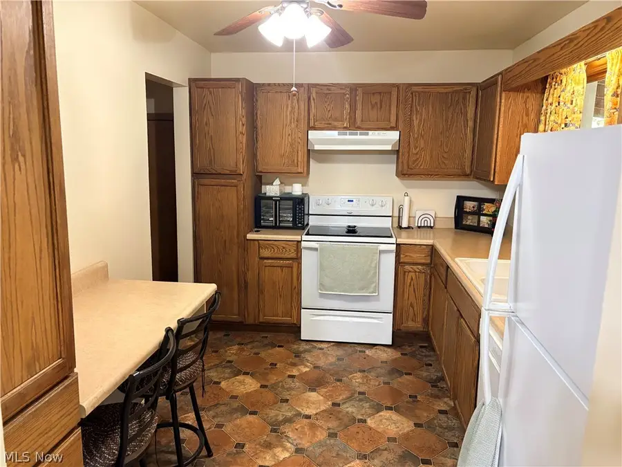 2860 Crestwood Nw Drive, Warren, OH 44485 - #3