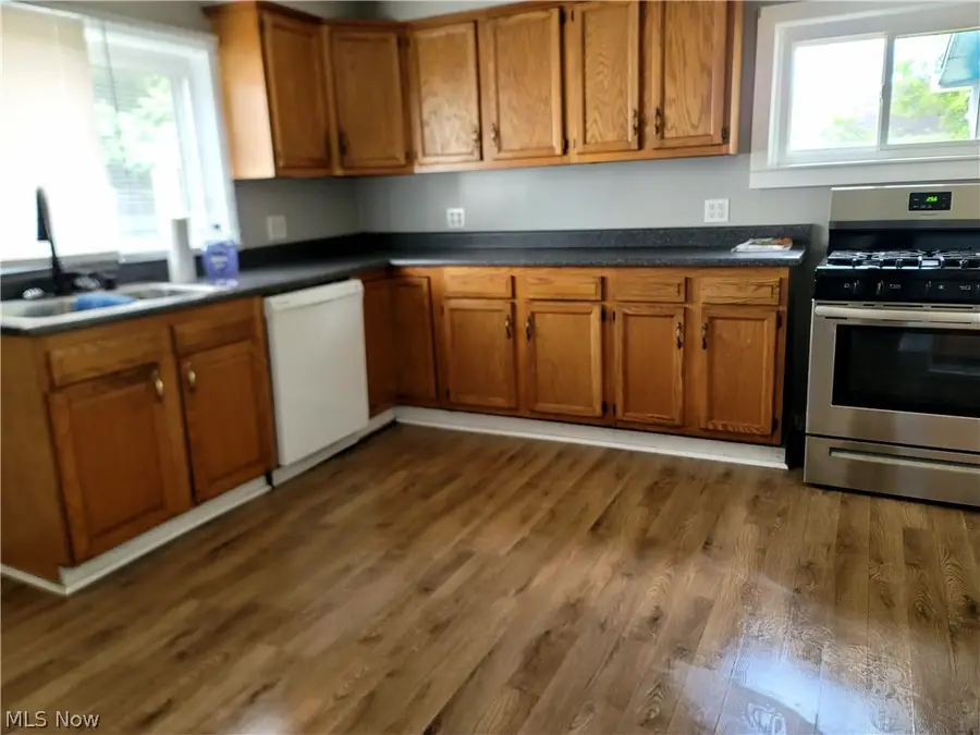 49 15th Nw Street, Barberton, OH 44203 - #3