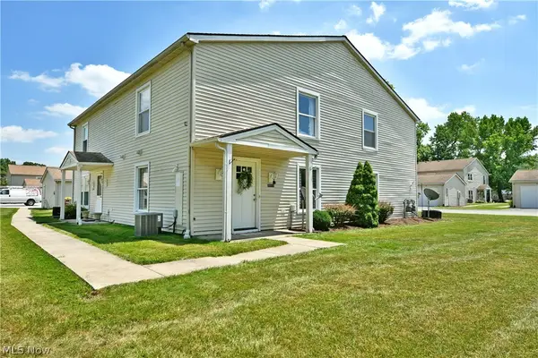 2832 Ivy Hill Circle #D, Cortland, OH 44410