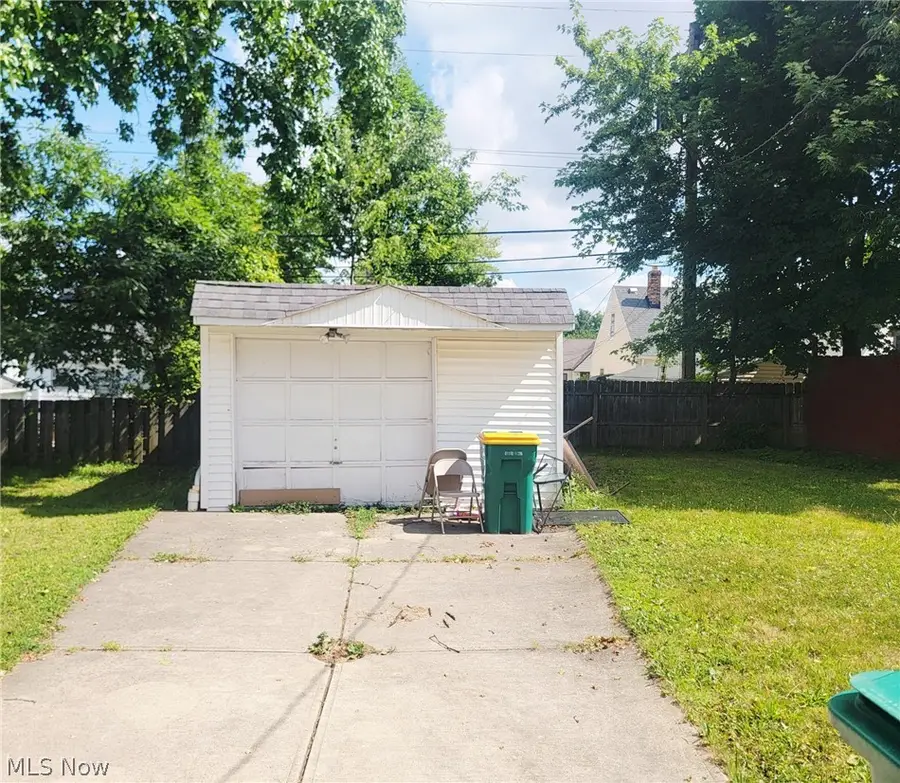 18305 Knoll Drive, Maple Heights, OH 44137 - #3