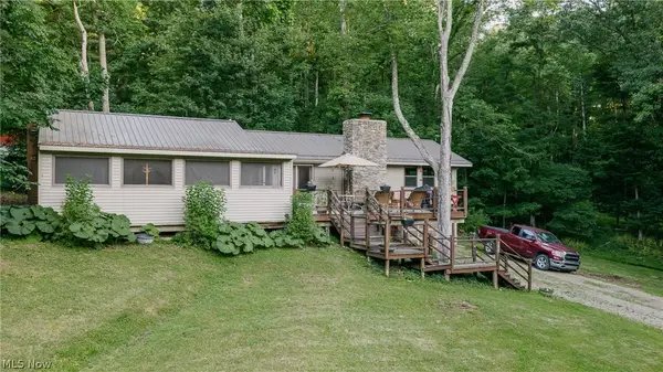 6153 Nichols Sw Lane, Bowerston, OH 44695
