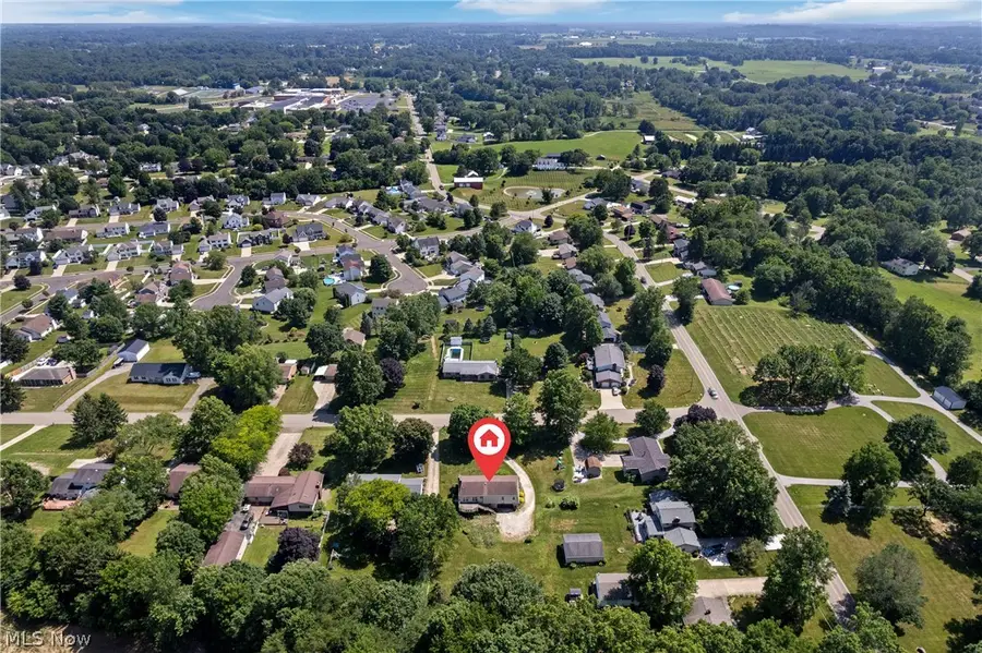 1229 Scenicrest Nw Street, Uniontown, OH 44685 - #2
