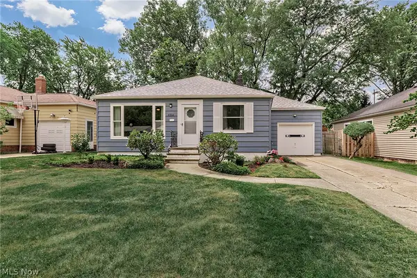 4932 S Sedgewick Road, Lyndhurst, OH 44124