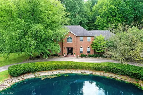 2412 East Pointe Se Drive, Howland, OH 44484