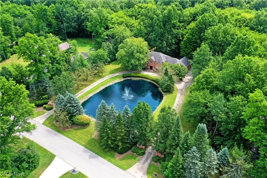 2412 East Pointe Se Drive, Howland, OH 44484 - #2