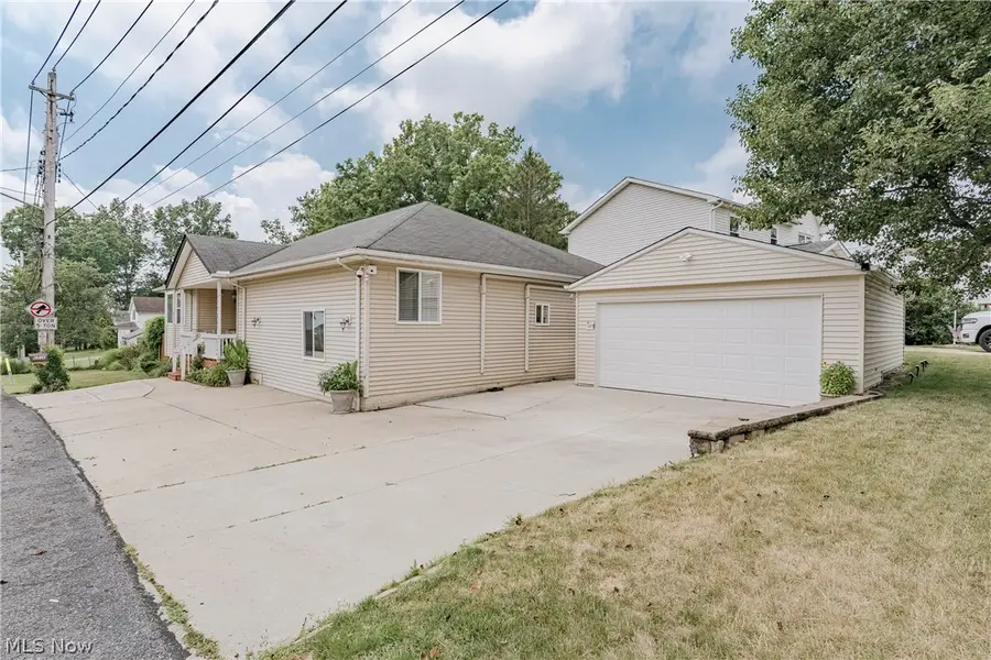 6306 Meadowbrook Road, Garfield Heights, OH 44125 - #2
