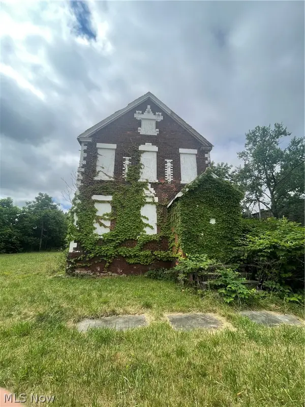 12808 Kinsman Road, Cleveland, OH 44120