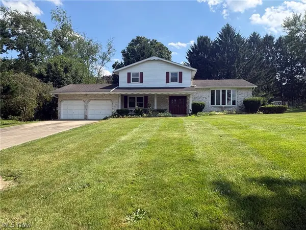3066 Lake Center Nw Street, Uniontown, OH 44685