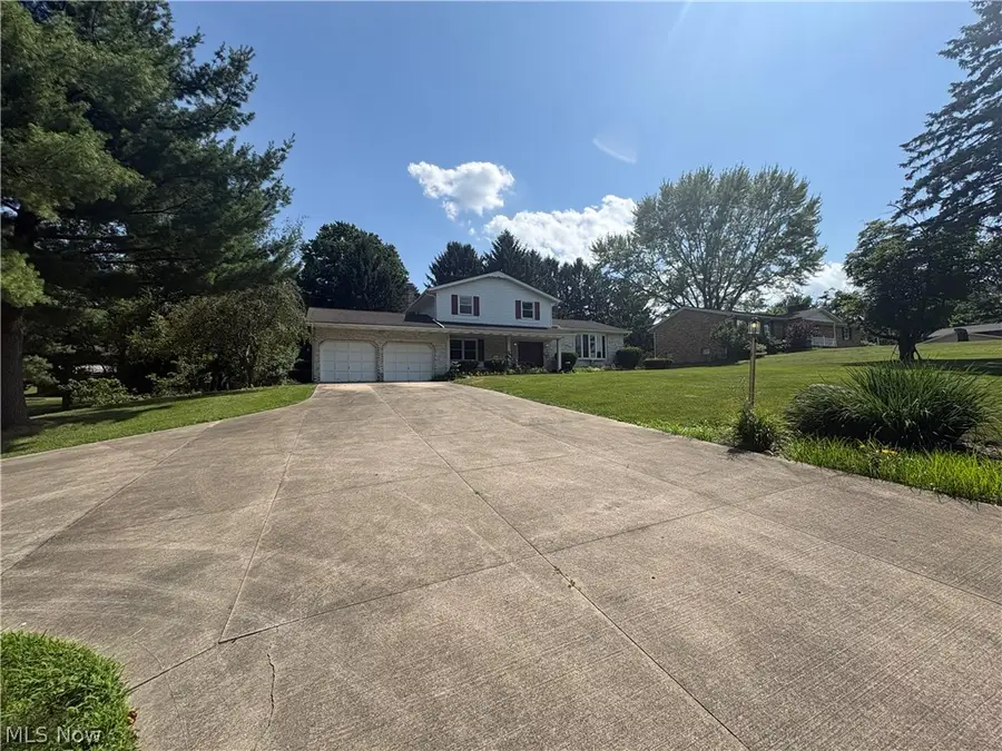 3066 Lake Center Nw Street, Uniontown, OH 44685 - #2