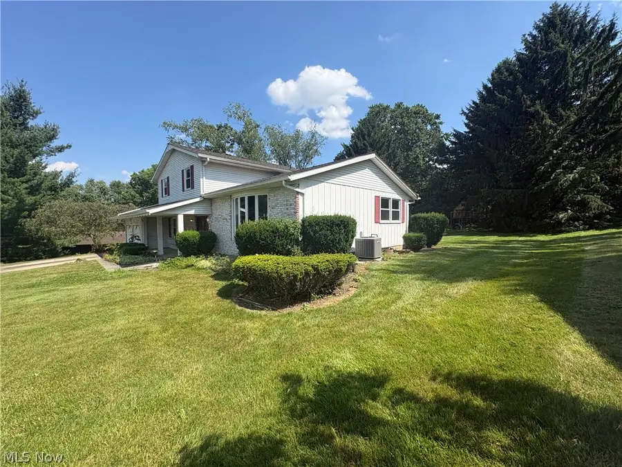 3066 Lake Center Nw Street, Uniontown, OH 44685 - #3