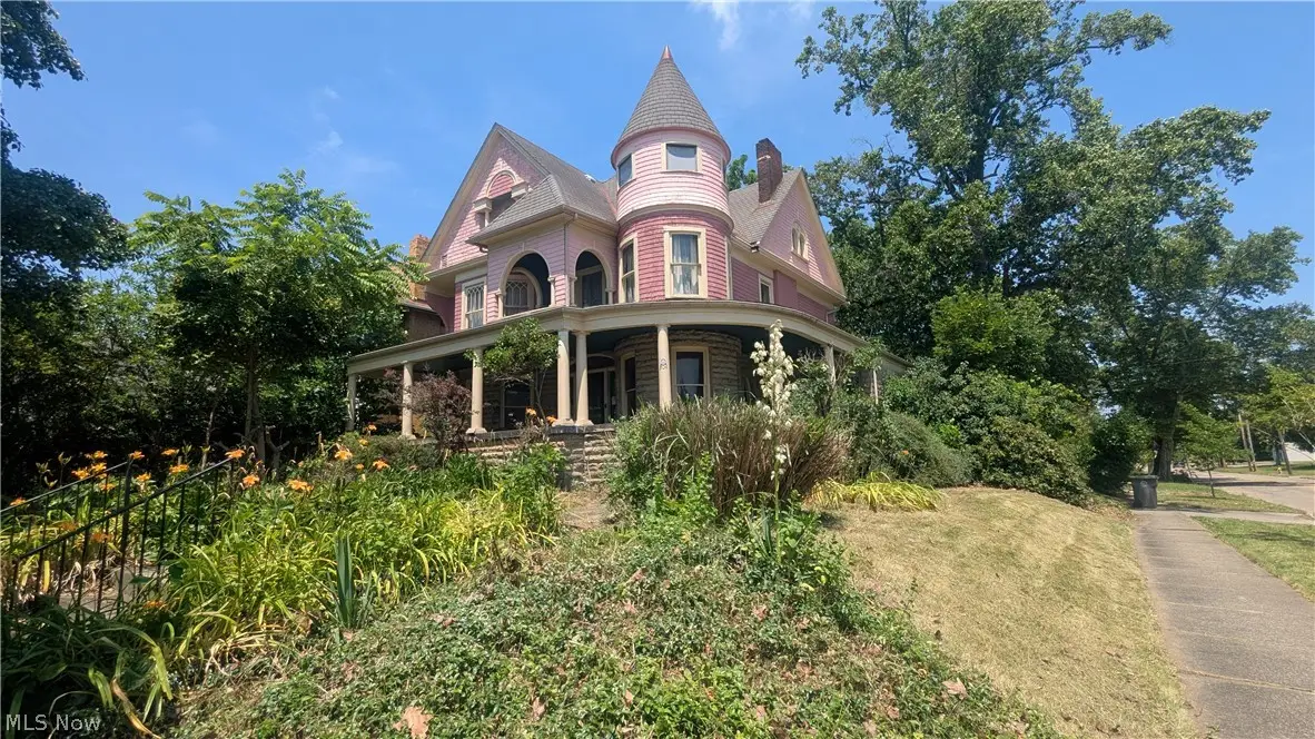 204 Broadway Avenue, Youngstown, OH 44504 - #1