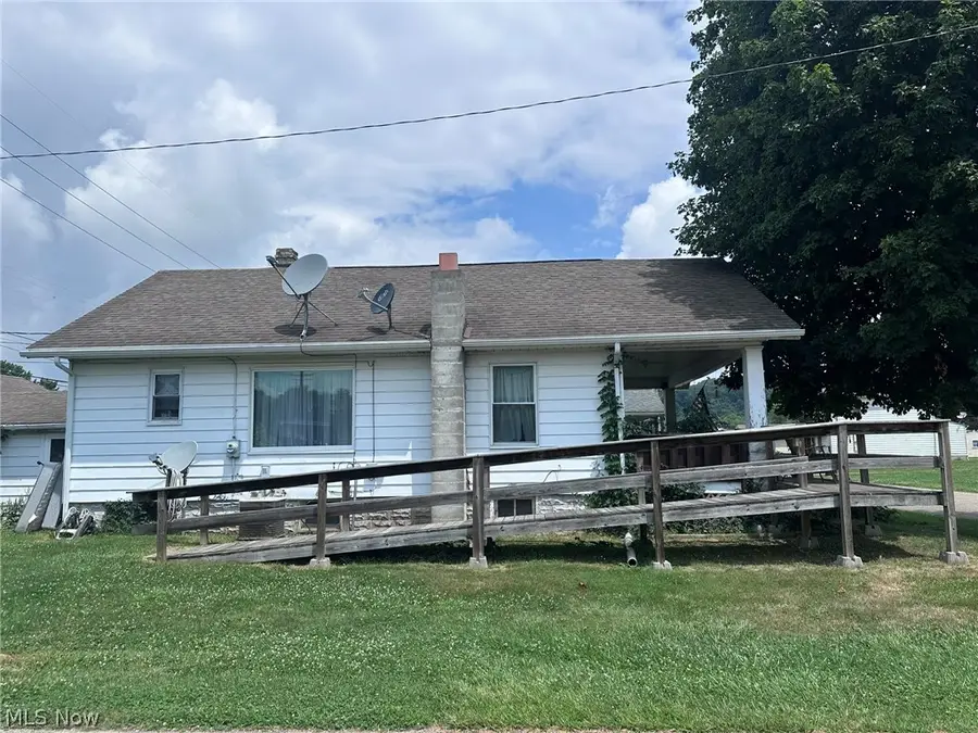 490 Oxford Avenue, Newcomerstown, OH 43832 - #3