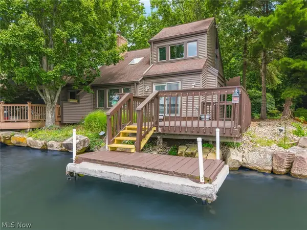 3510 Moonlight Bay Nw Drive, Canton, OH 44708