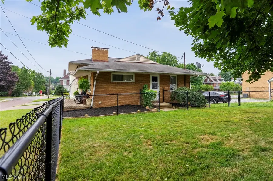 27 E Friend Street, Columbiana, OH 44408 - #3