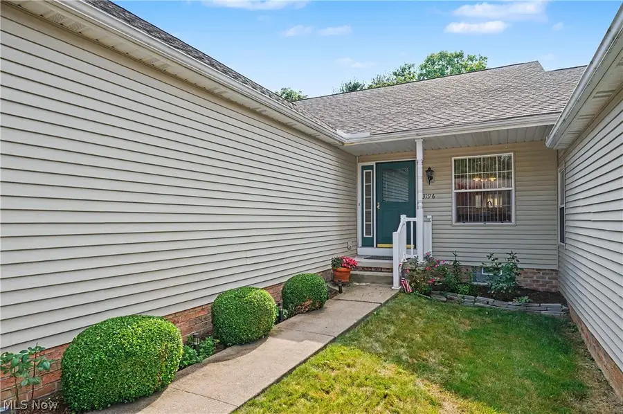 3196 Mariners Island Nw Drive, Canton, OH 44708 - #2