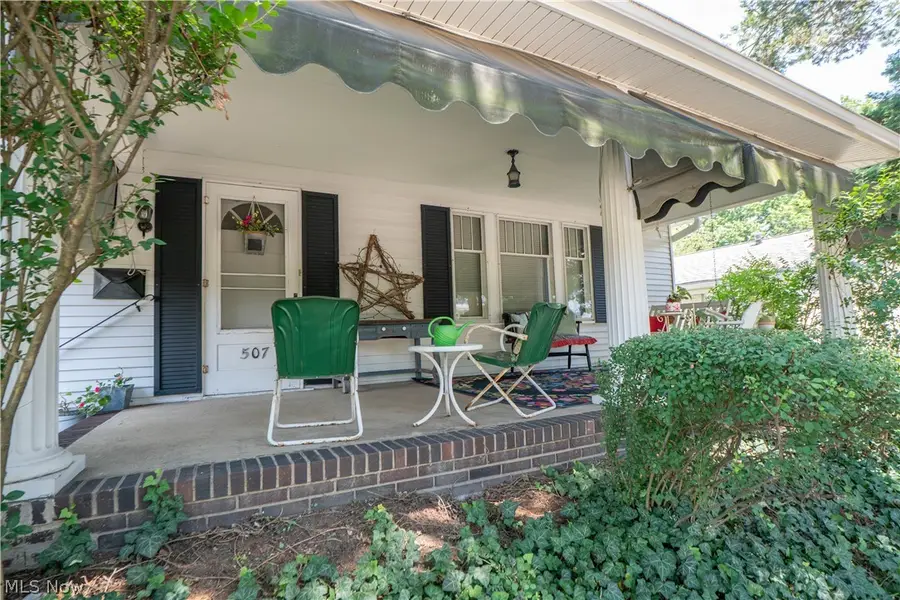507 W Maple Street, North Canton, OH 44720 - #2