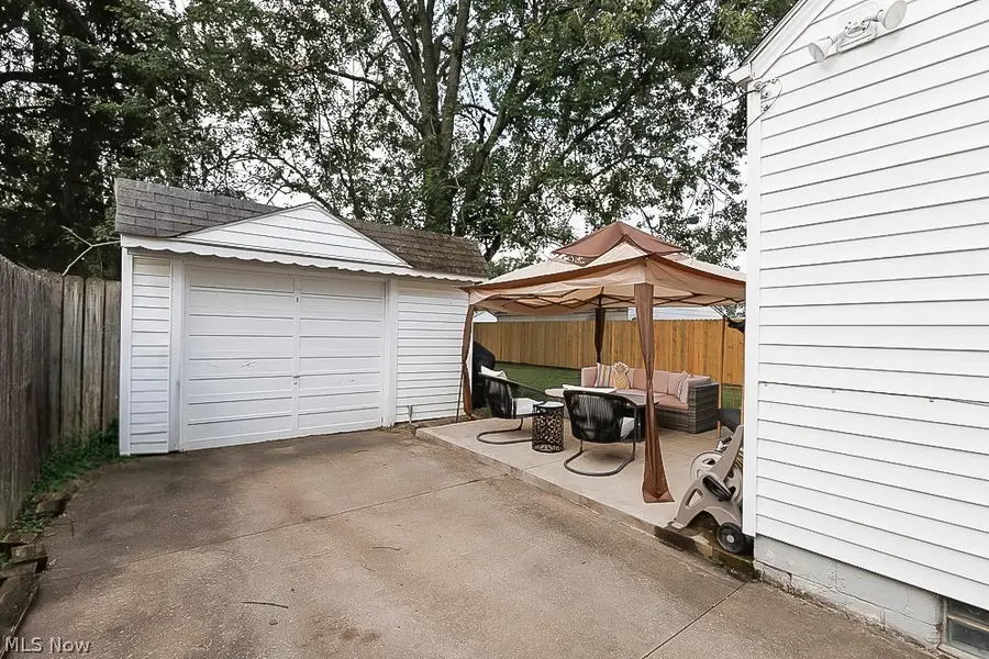 521 Cambridge Avenue, Elyria, OH 44035 - #2