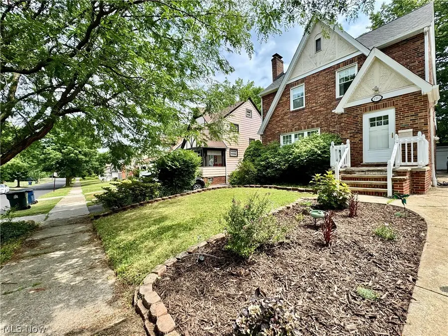 1163 Oxford Road, Cleveland Heights, OH 44121 - #3