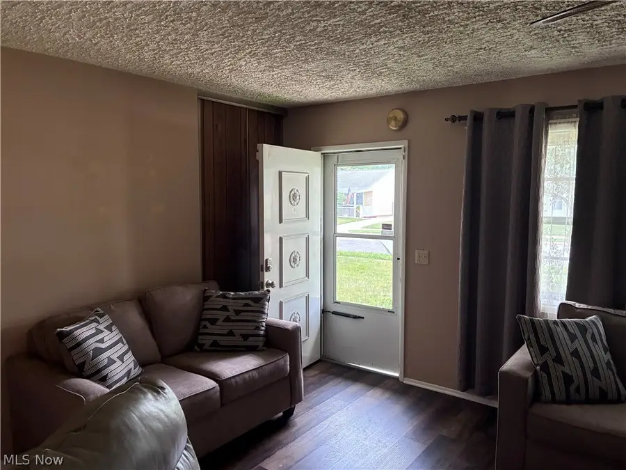 2400 Midway Ne Avenue, Canton, OH 44705 - #2