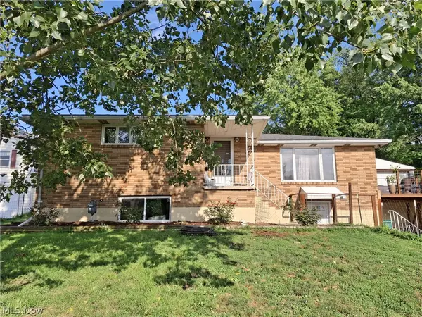 1778 Rolling Acres Rd Road, New Cumberland, WV 26047