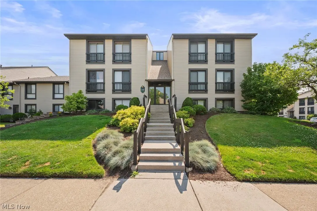 6300 Greenwood Parkway #406, Sagamore Hills, OH 44067 - #1