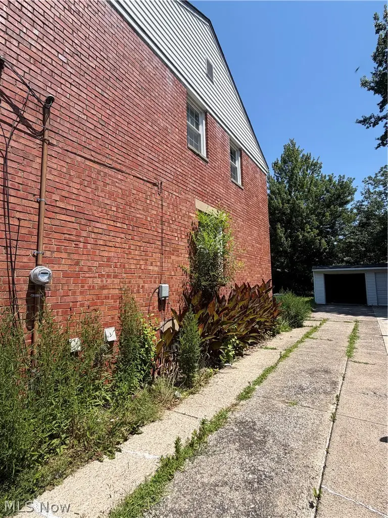 335 E 250th Street, Euclid, OH 44132 - #3