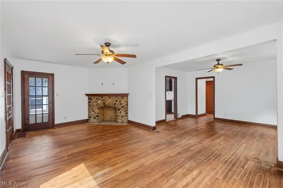 3755 Washington Park Boulevard, Newburgh Heights, OH 44105 - #2