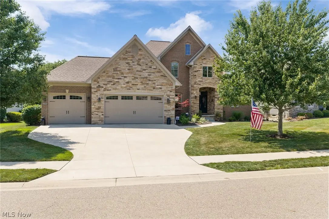 1136 Laurel Green Ne Drive, North Canton, OH 44720 - #1