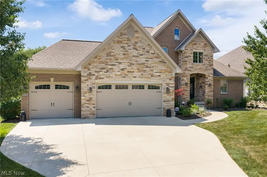 1136 Laurel Green Ne Drive, North Canton, OH 44720 - #2